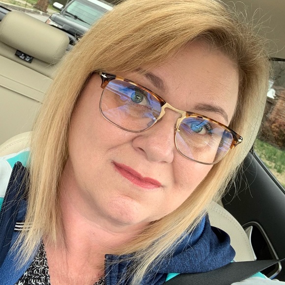 Meet your posher! - Picture 4 of 6